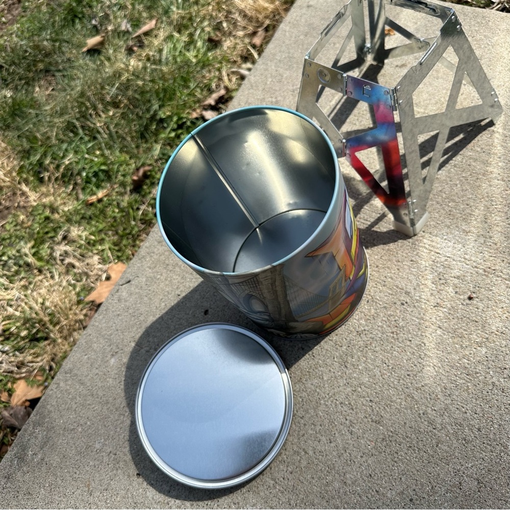 Graffiti-Style Metal CIGAR HUMIDOR with Colorful Street Art - Picture 4 of 9